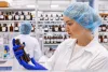 Studentka podczas zajęć na Wydziale Farmaceutycznym